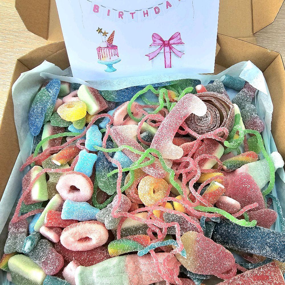 New job Gift box - Pick n mix gift box! 1KG gift box perfect for every age. Congratulations sweet box
