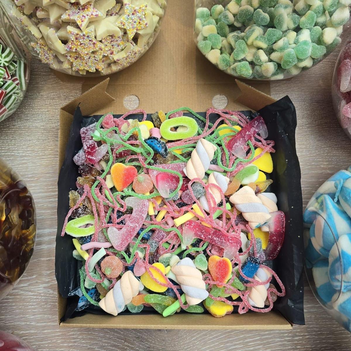 1 KG Pick n Mix Sweets Packed LIVE - Unique Mix of Your Favourites and Unusual Sweets in craft Box. Candy