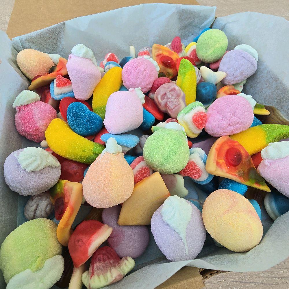 1 KG Jelly filled Pick n Mix Sweets - Unique Mix of Your Favourites and Unusual Sweets in Gift Box. Candy