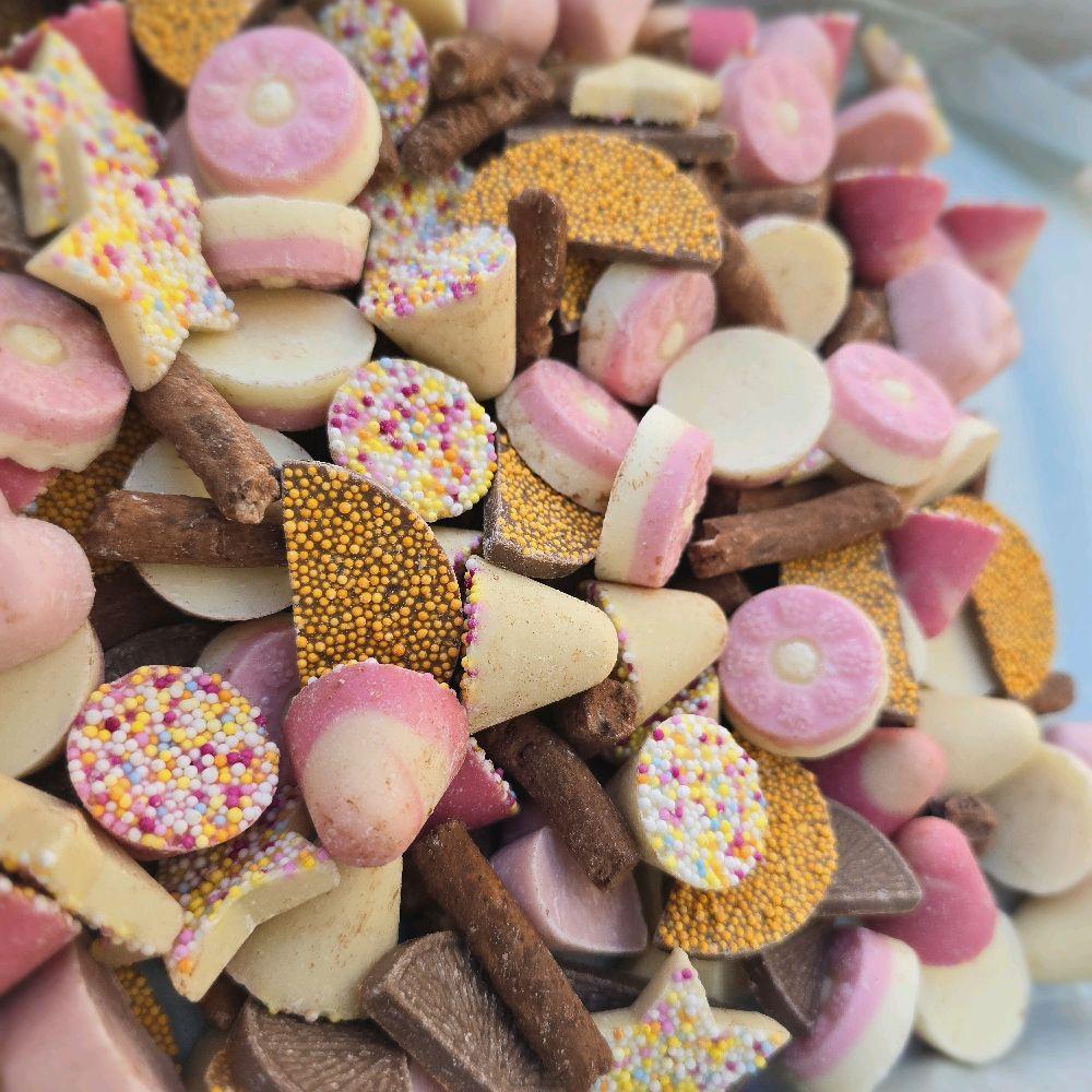 New job Gift box - Pick n mix gift box! 1KG gift box perfect for every age. Congratulations sweet box