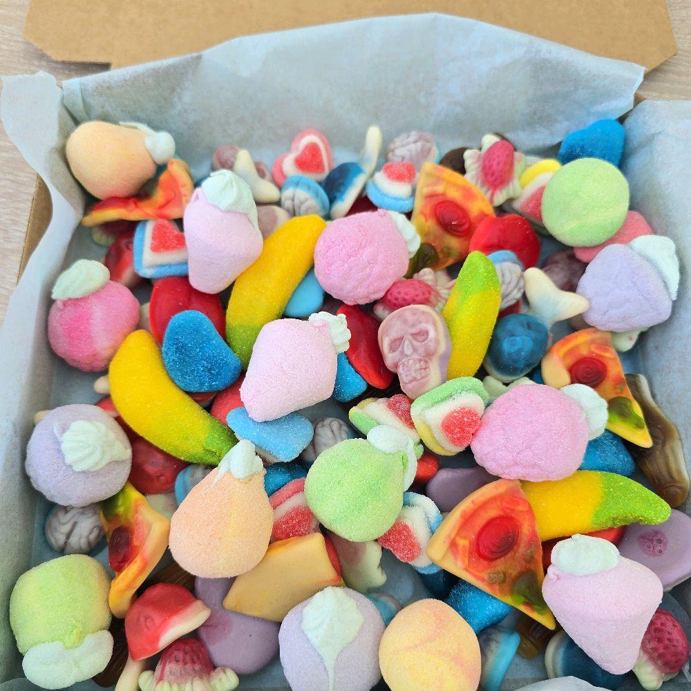 1 KG Jelly filled Pick n Mix Sweets - Unique Mix of Your Favourites and Unusual Sweets in Gift Box. Candy