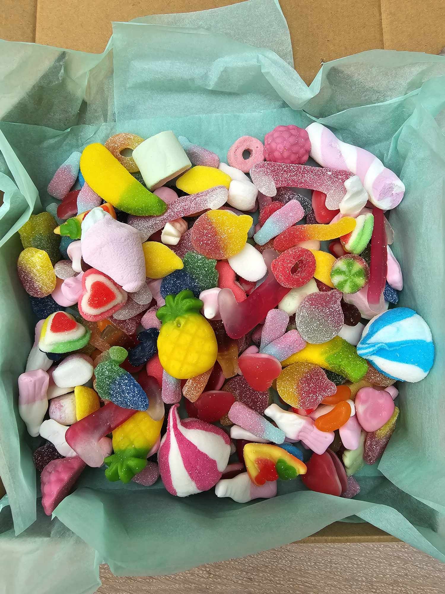 1KG HALAL pick n mix selection! With option for gift tag and ribbon - perfect for yourself of loved one uk