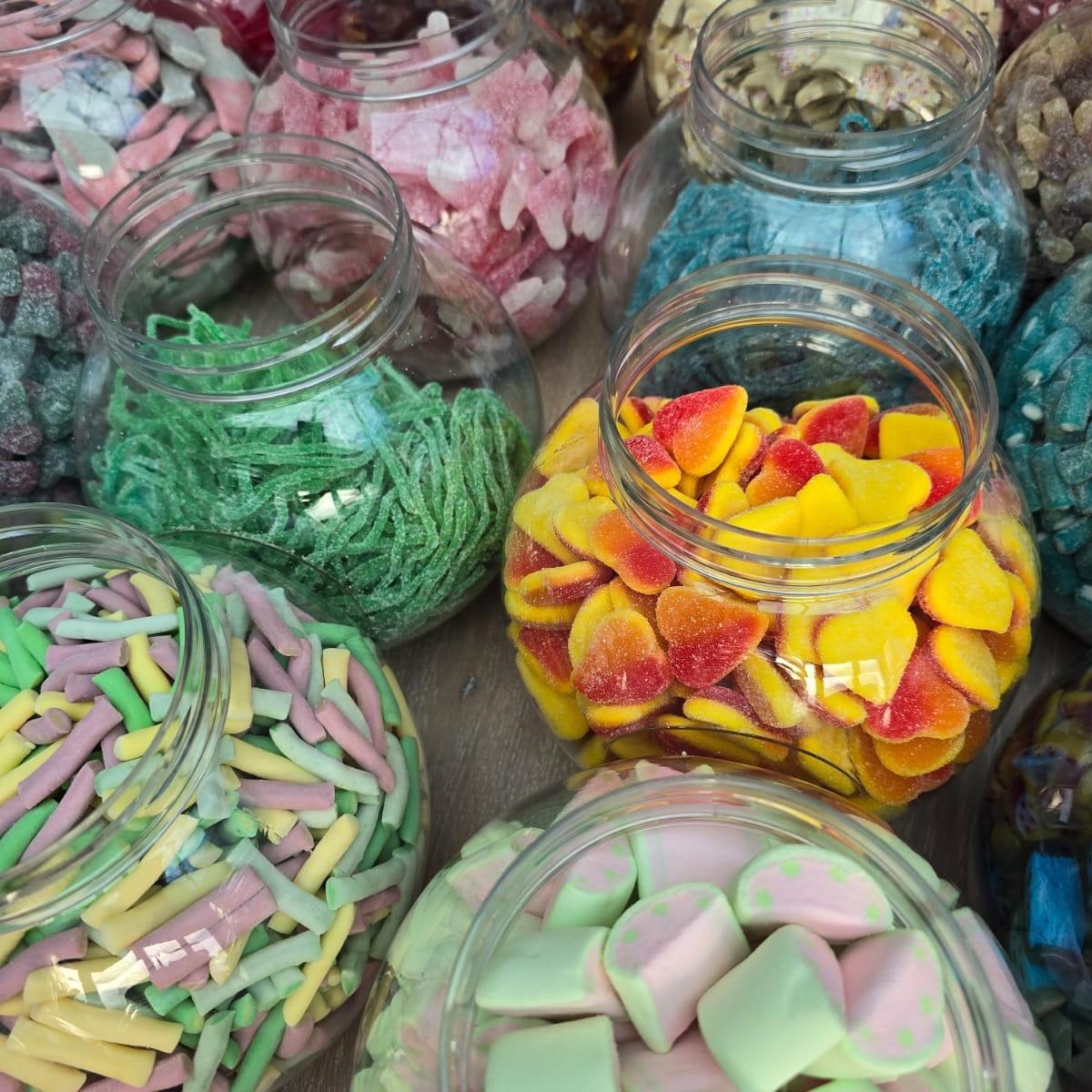 1 KG Pick n Mix Sweets Packed LIVE - Unique Mix of Your Favourites and Unusual Sweets in craft Box. Candy