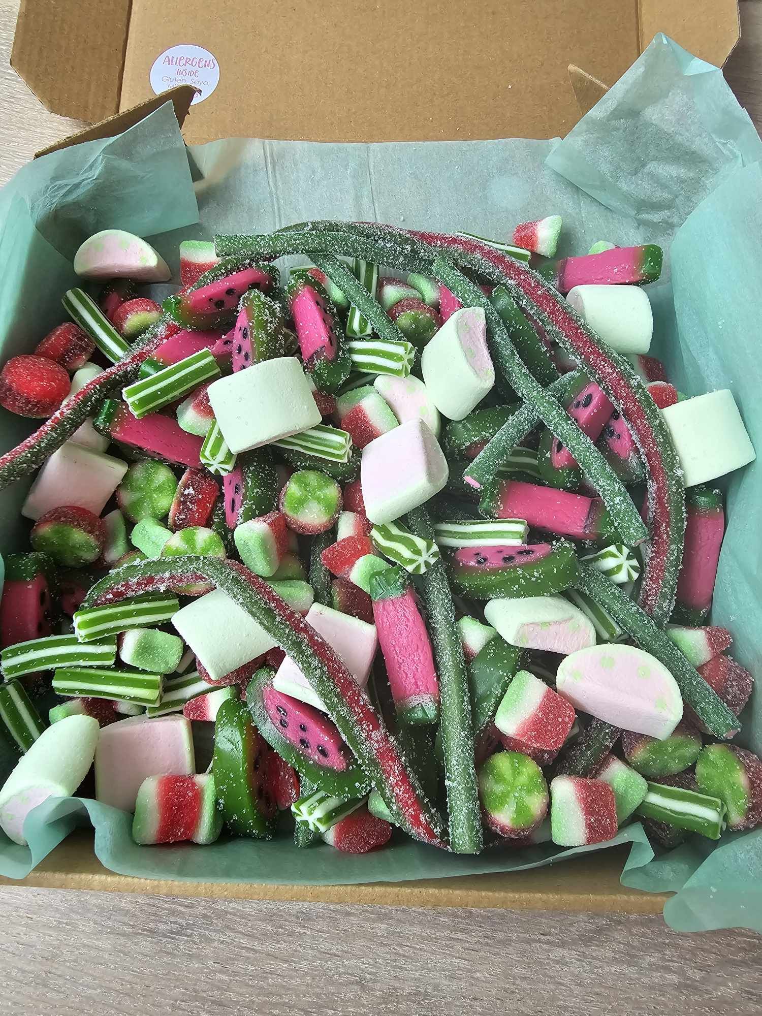 1 KG Pick n Mix Sweets Packed LIVE - Unique Mix of Your Favourites and Unusual Sweets in craft Box. Candy