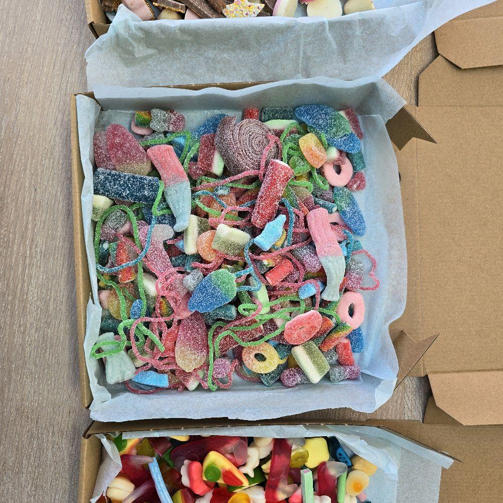 Fizzy pick n mix selection! Your favourite fizzy sweets in a 1KG box perfect for yourself or loved one