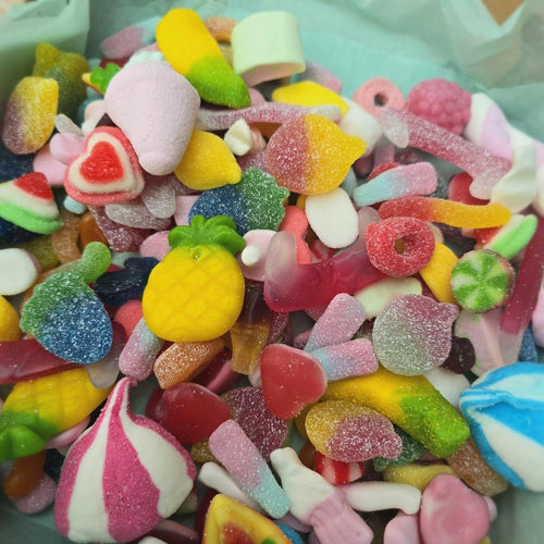 1 KG GLUTEN FREE Pick n Mix Sweets Mix - Unique Mix of Your Favourites and Unusual Sweets in Gift Box - Snack, Bonbon
