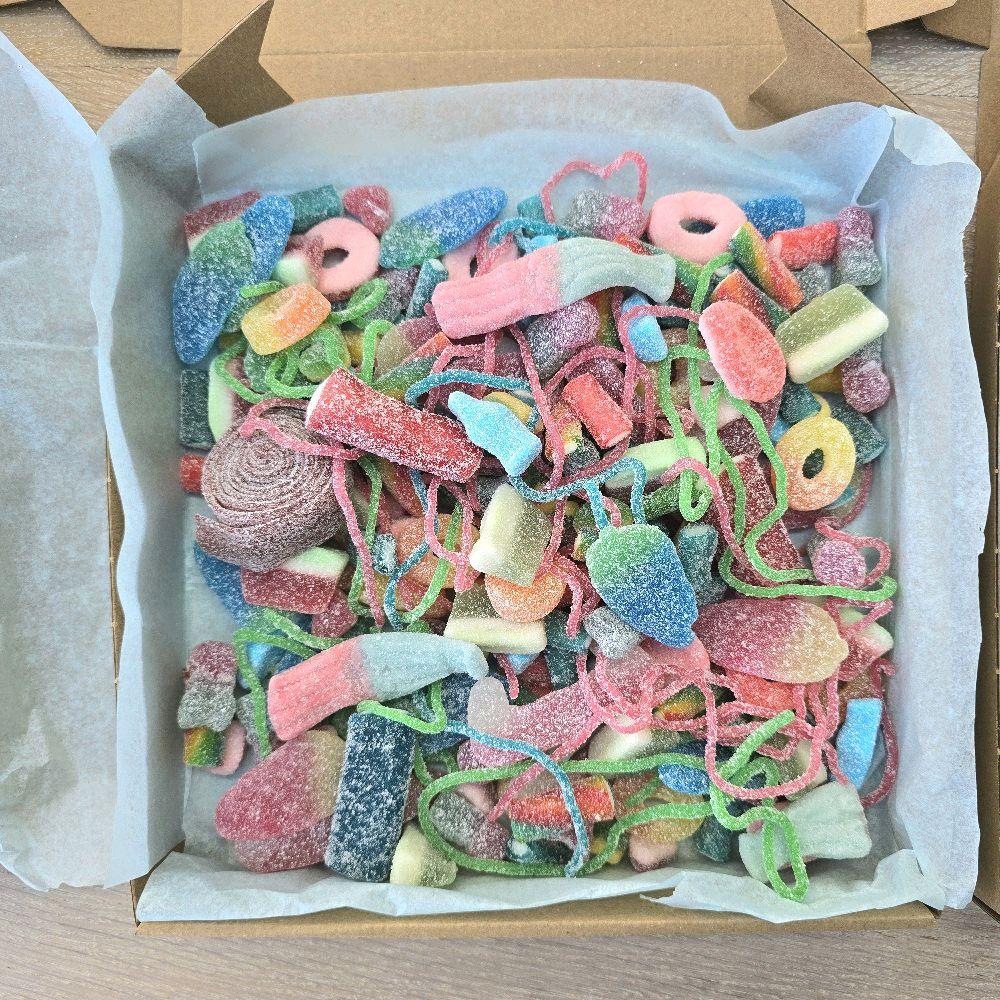 Get well soon Gift box - Pick n mix gift box! 1KG gift box perfect for every age. Get well sweet box
