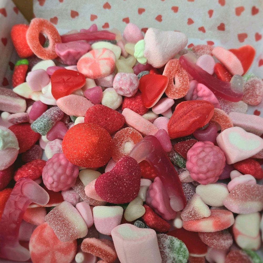 Pregnancy cravings Gift box - Pick n mix gift box! 1KG gift box perfect for every age. New baby girl sweet box, Pregnancy gift sweet box