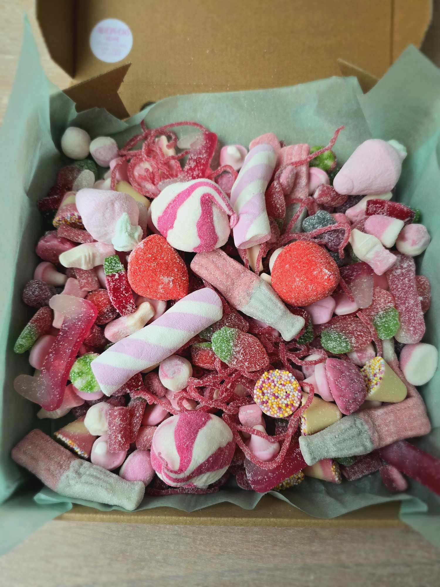 1 KG Pick n Mix Sweets Packed LIVE - Unique Mix of Your Favourites and Unusual Sweets in craft Box. Candy