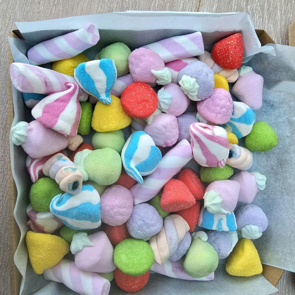 Mallow mix selection! Your favourite fizzy sweets in a 600gram pick n mix box perfect for yourself or loved one.